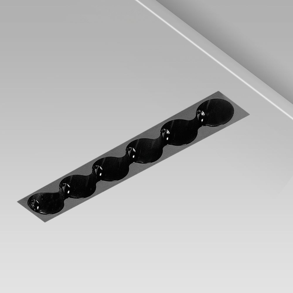 incasso a soffitto lineare per l'illuminazione di interni dall’eleganza minimalista, senza cornice e con ottica tonda nera ad abbagliamento controllato